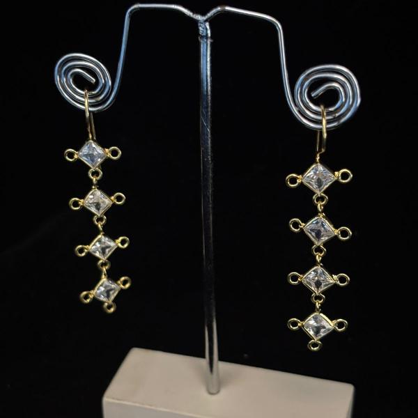 White Polki Stone Diamond Shape Ear Hangings, Set of 1 Pair