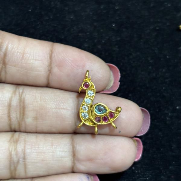 Gold Finish Peocock model Kundhan Pendant ( Random colour in this model you will receive)