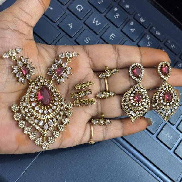 Victorian Rani haram Pendant with Earring and 3 pairs of Side Brocher's as shown in pics