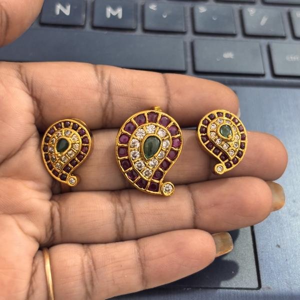 Kundan Stone Mango Pendant with Earrings