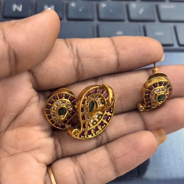Kundan Stone Mango Pendant with Earrings