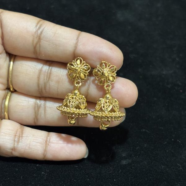 Gold Replica Butta Earings ,set of 1 pair