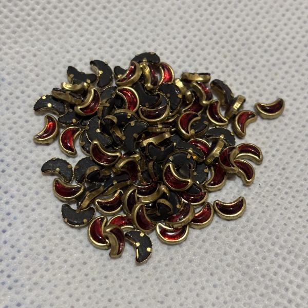 Kundhan Stone Red Chandh Shape