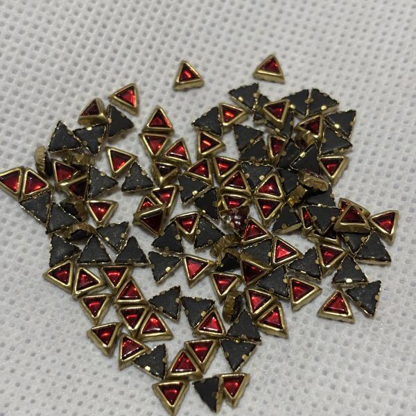 Kundhan Stone Trangle Red- 4x4x4mm