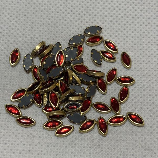 Kundhan Stone Glass Red Eye - 4x8M